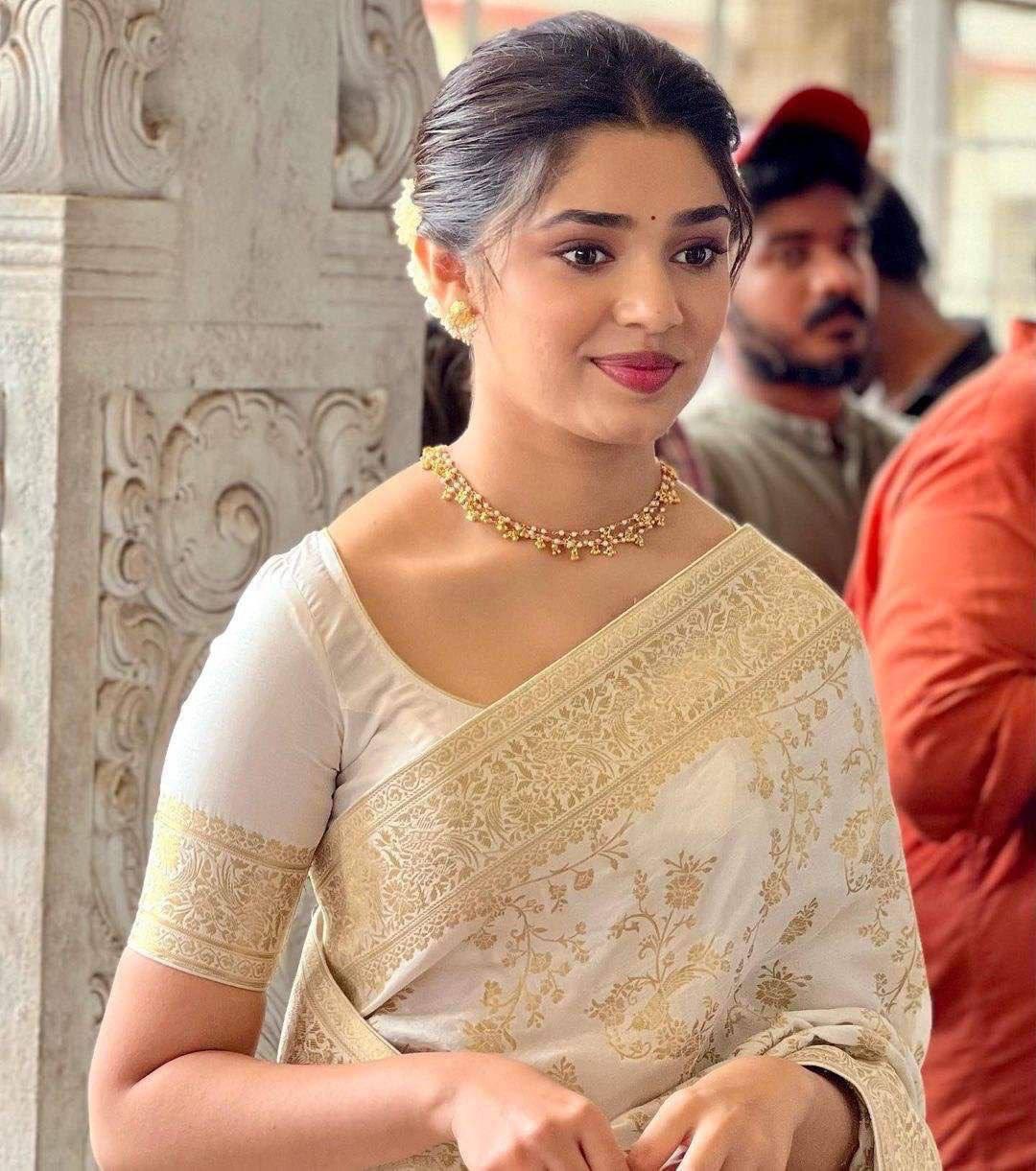 ZC782 - BANARASI SILK SAREE